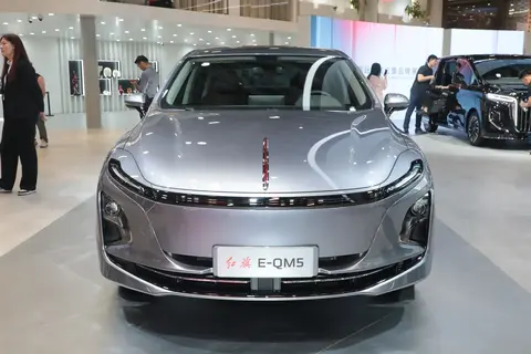 12万买610km续航？2025款红旗E-QM5把纯电B级车门槛踩穿了