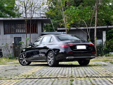 26款奔驰“小S级”售价亲民，外观豪华，车长超5米，搭载2.0T轻混